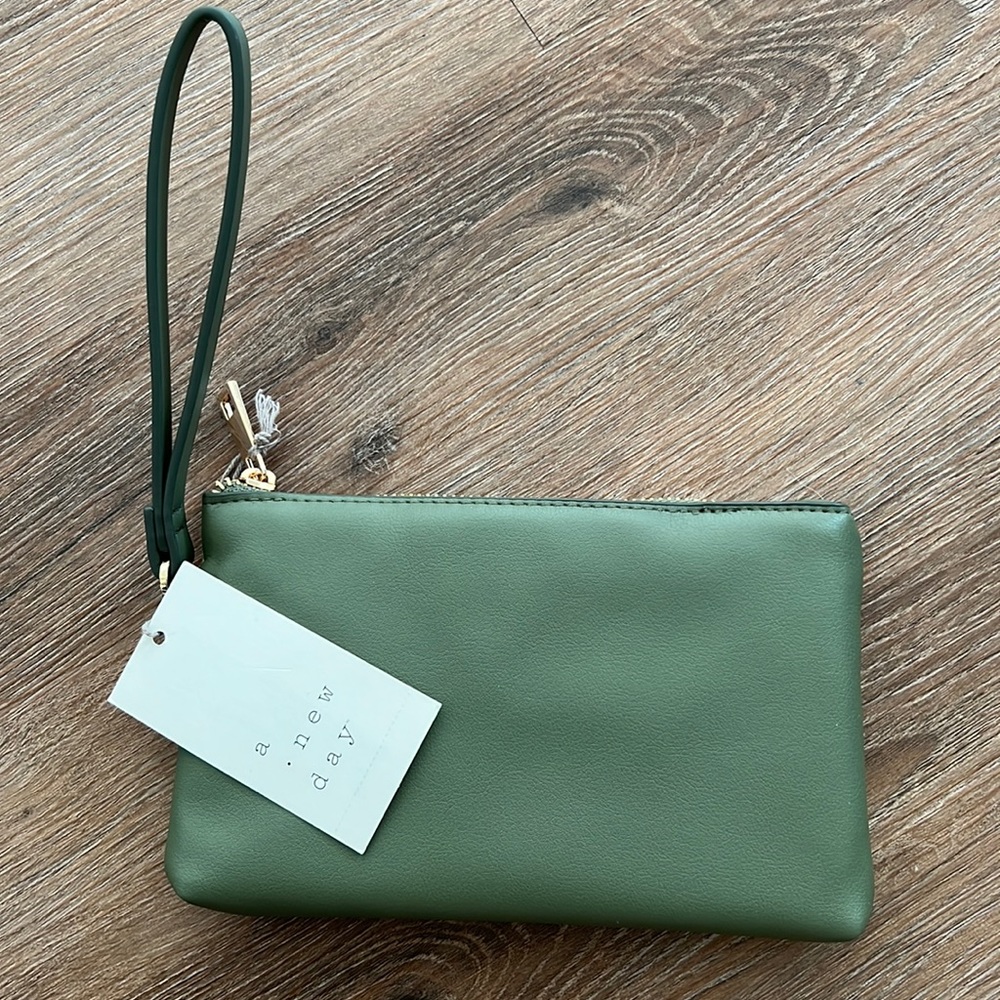 NWT olive colored wristlet!